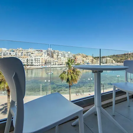 Beachfront 2-bedroom With Terrace & Fast Wifi Марсаскала