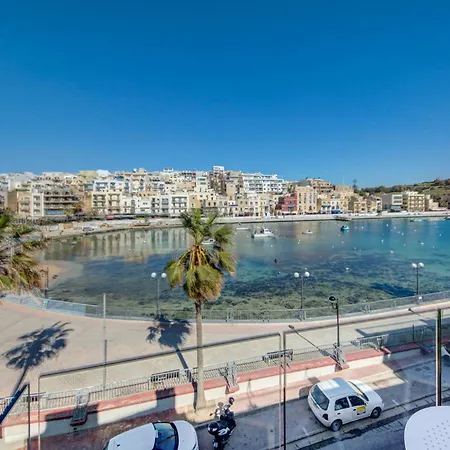 Apartmán Beachfront 2-bedroom With Terrace & Fast Wifi