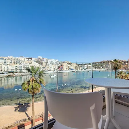 Beachfront 2-bedroom With Terrace & Fast Wifi Апартаменты *