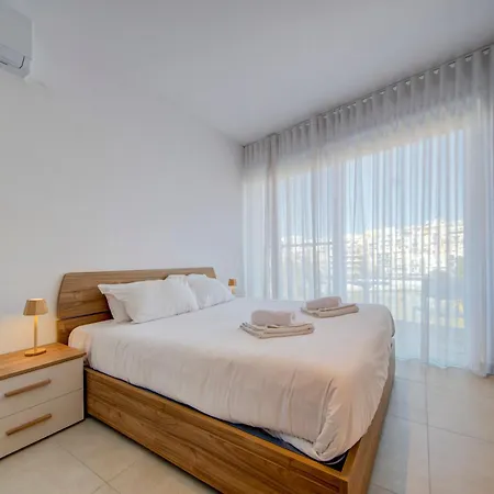 Апартаменты Beachfront 2-bedroom With Terrace & Fast Wifi Марсаскала