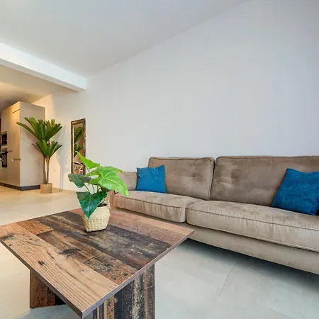 Beachfront 2-bedroom With Terrace & Fast Wifi * Марсаскала